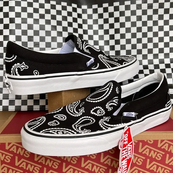 Vans Men’s Classic Slip On Peace Paisley Black/True White sneakers - Picture 9 of 16
